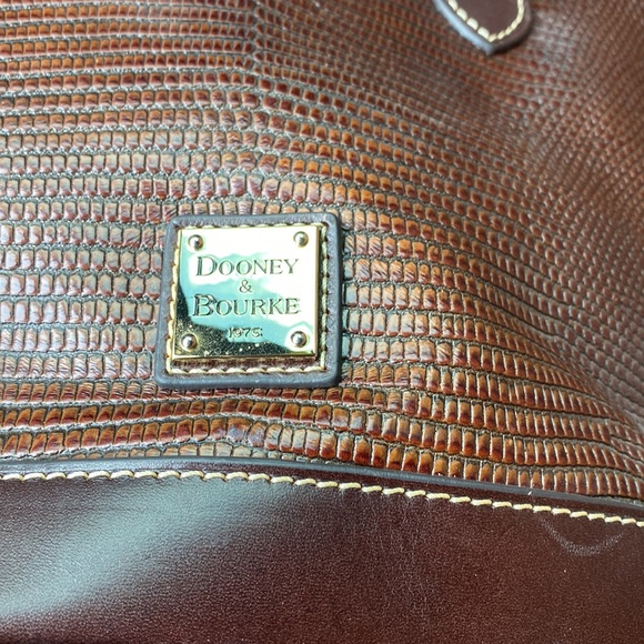 Classic Dooney & Bourke purse - Picture 3 of 8